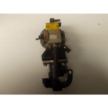 Evinrude Ficht Outboard Oil Injectors and Manifold Assy.  P.N. 5000527 P.N. 0...