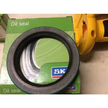 CR/SKF 28697 Oil Seal Joint Radial  New