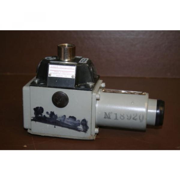 Directional valve 4 port Hydraulic 4WE8Y3 24 VDC Rexroth Unused #1 image