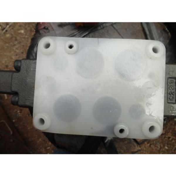 yuken hydraulic directional valve dhg-06-2b9a-e-5024-l #4 image