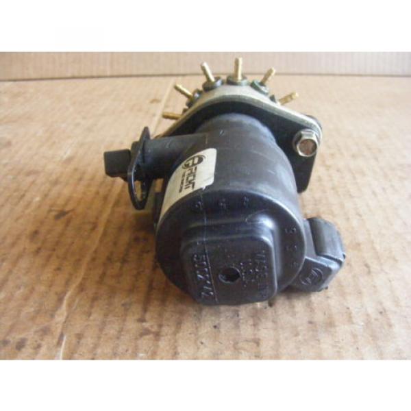 Johnson Evinrude 200-225-250 HP Oil Injector &amp; Manifold 5000527 #4 image