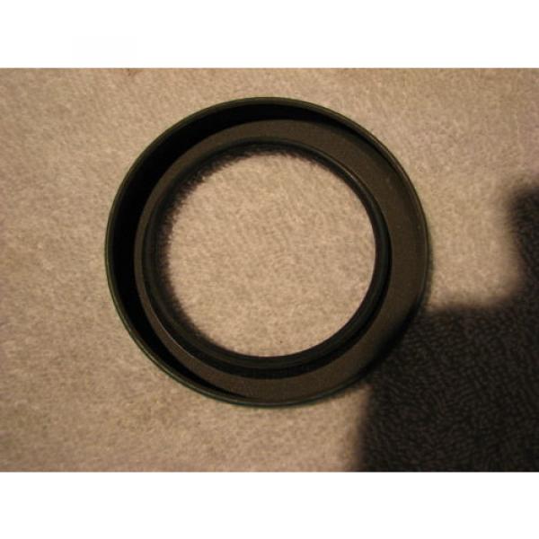 NEW CR SKF Chicago Rawhide 23685 Rubber Oil Seal CRW1 2.375 Shaft Size #2 image